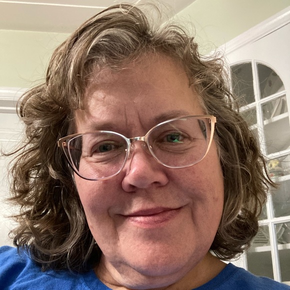 Meet your Posher, Lynn - Picture 1 of 1